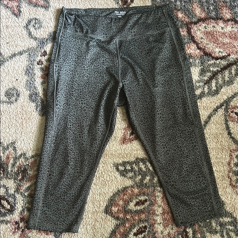 NWOT PXL Tek Gear Workout Capri Leggings